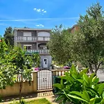 Appartement Spacious With Free Parking And Garden In Calm Area *