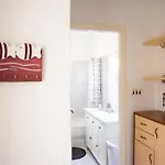 Apartmán Spacious With Free Parking And Garden In Calm Area *
