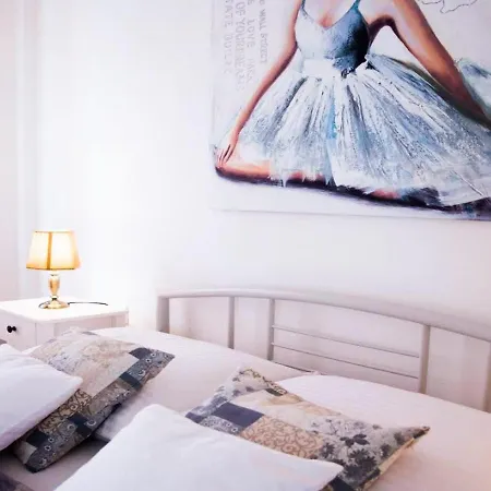 Апартаменты Spacious With Free Parking And Garden In Calm Area Задар